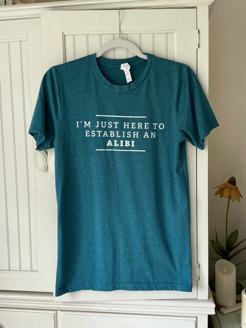 VEUC “JUST HERE FOR AN ALIBI” Short Sleeve T-Shirt 😆